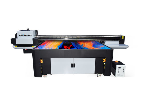 طابعة الشريط الدقيق LED UV Ink Printing وضع الزيت الخفيف الألوان البيضاء المزدوجة 1800x1000mm حجم الطباعة